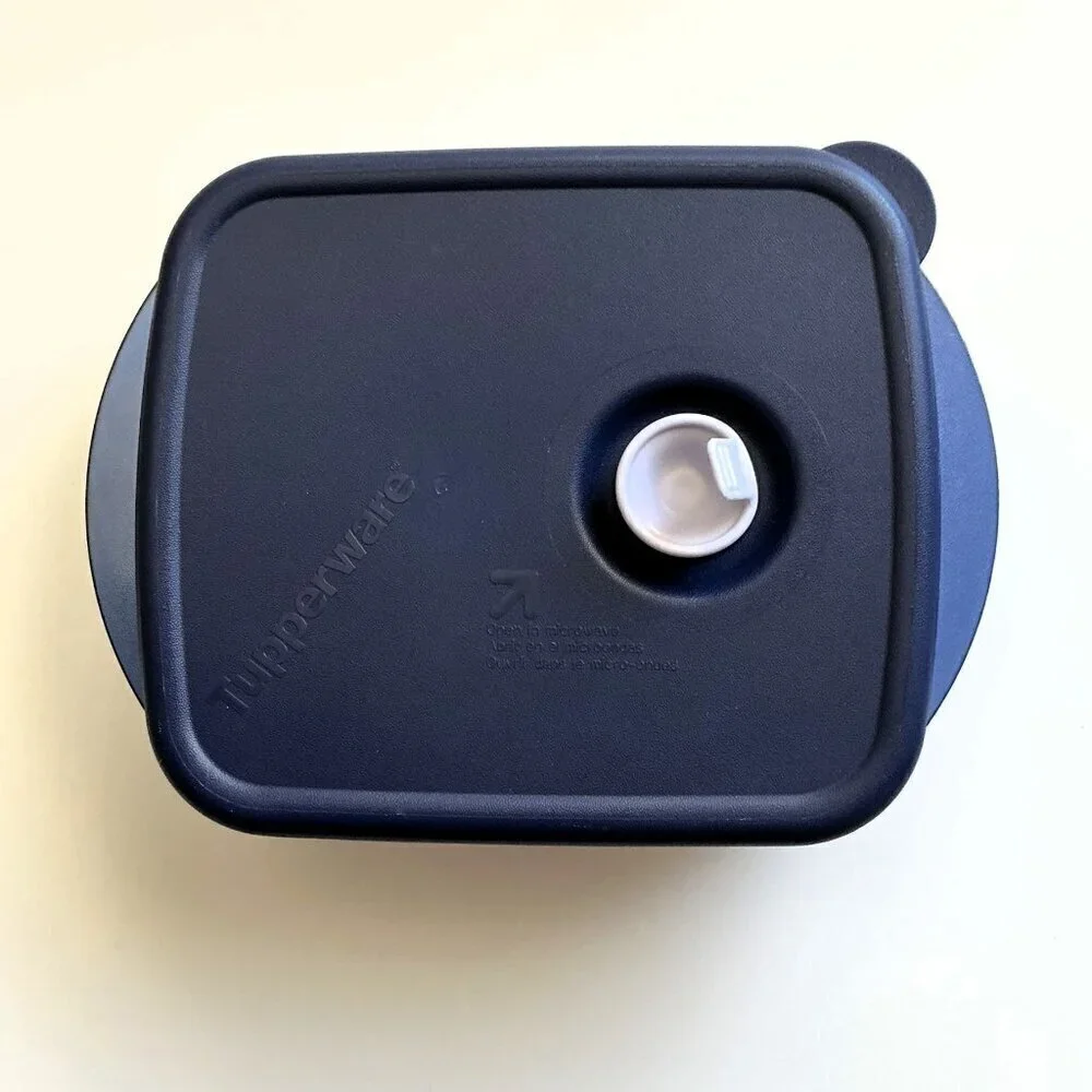 TUPPERWARE VENT N SERVE WITH LID